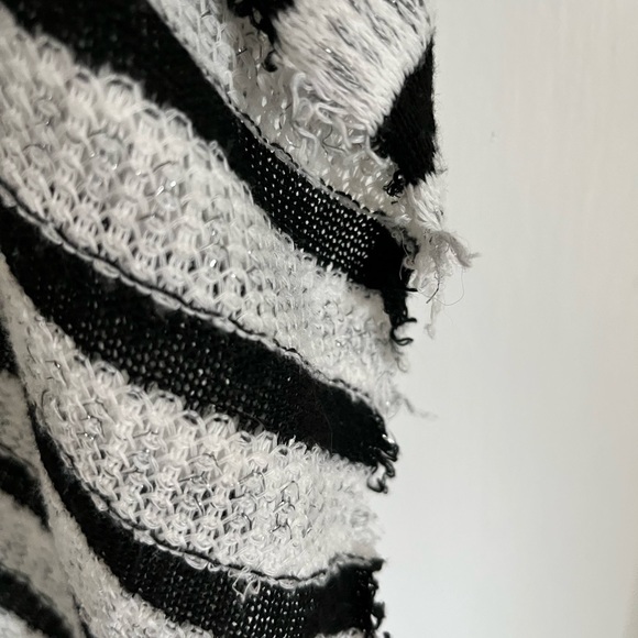 Handmade by Seller Women’s One Size Fits Most Black, White , Metallic Poncho - Picture 9 of 9
